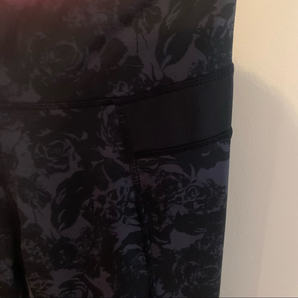 Hyba Activewear Floral/Stripes Capri - Picture 3 of 9